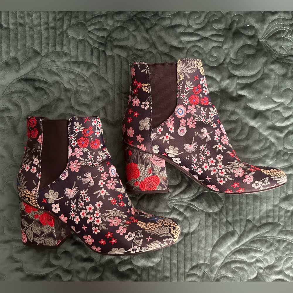 Floral embroidered boots